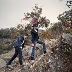 Trotz zerschlissener rot-weiß-roter Fahne: Ernst Molden und Nino aus Wien auf den Spuren eines großen Österreichers