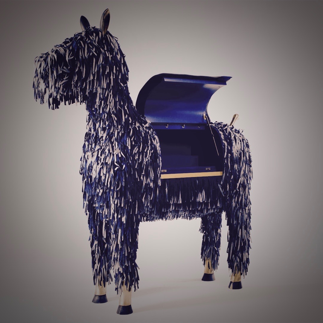 Wer den Sattel öffnet, entdeckt einen Sekretär